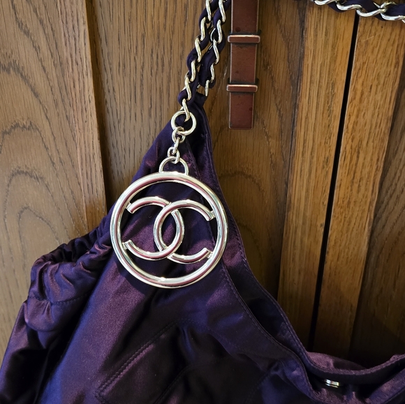 A Beautiful Coco Cabas Purple Satin Tote Bag! - Picture 15 of 16